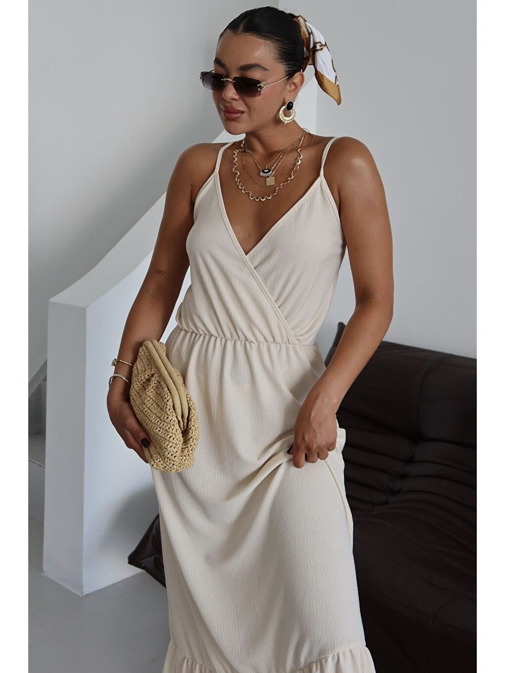 Kadın Bej Askılı Kruvaze Maxi Boy Krinkıl Elbise-2