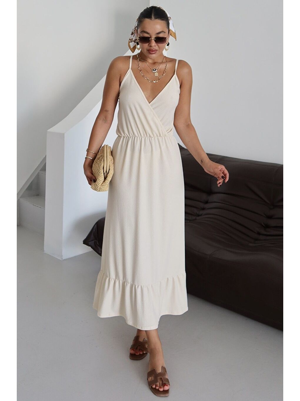 Kadın Bej Askılı Kruvaze Maxi Boy Krinkıl Elbise-4