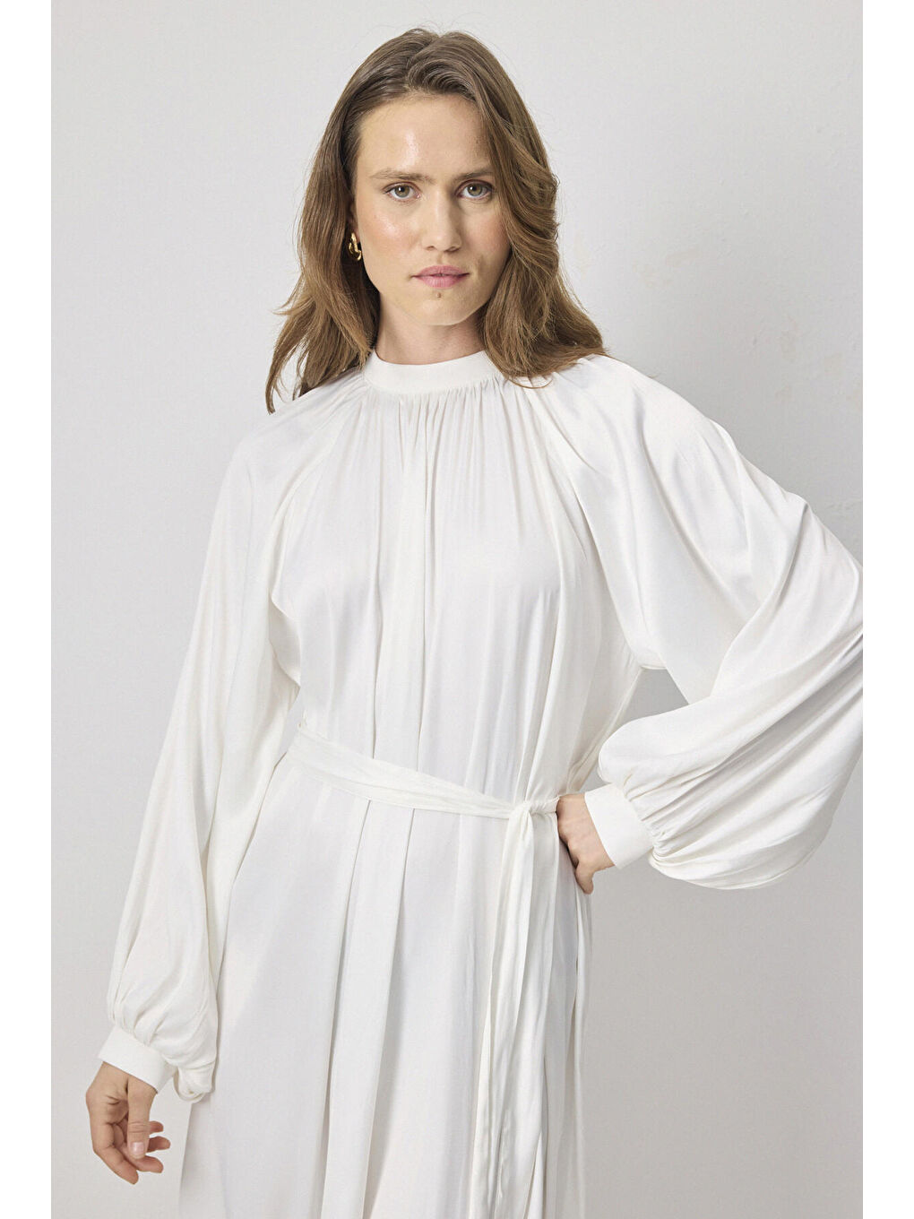 Beyaz Kuşaklı Elbise-1