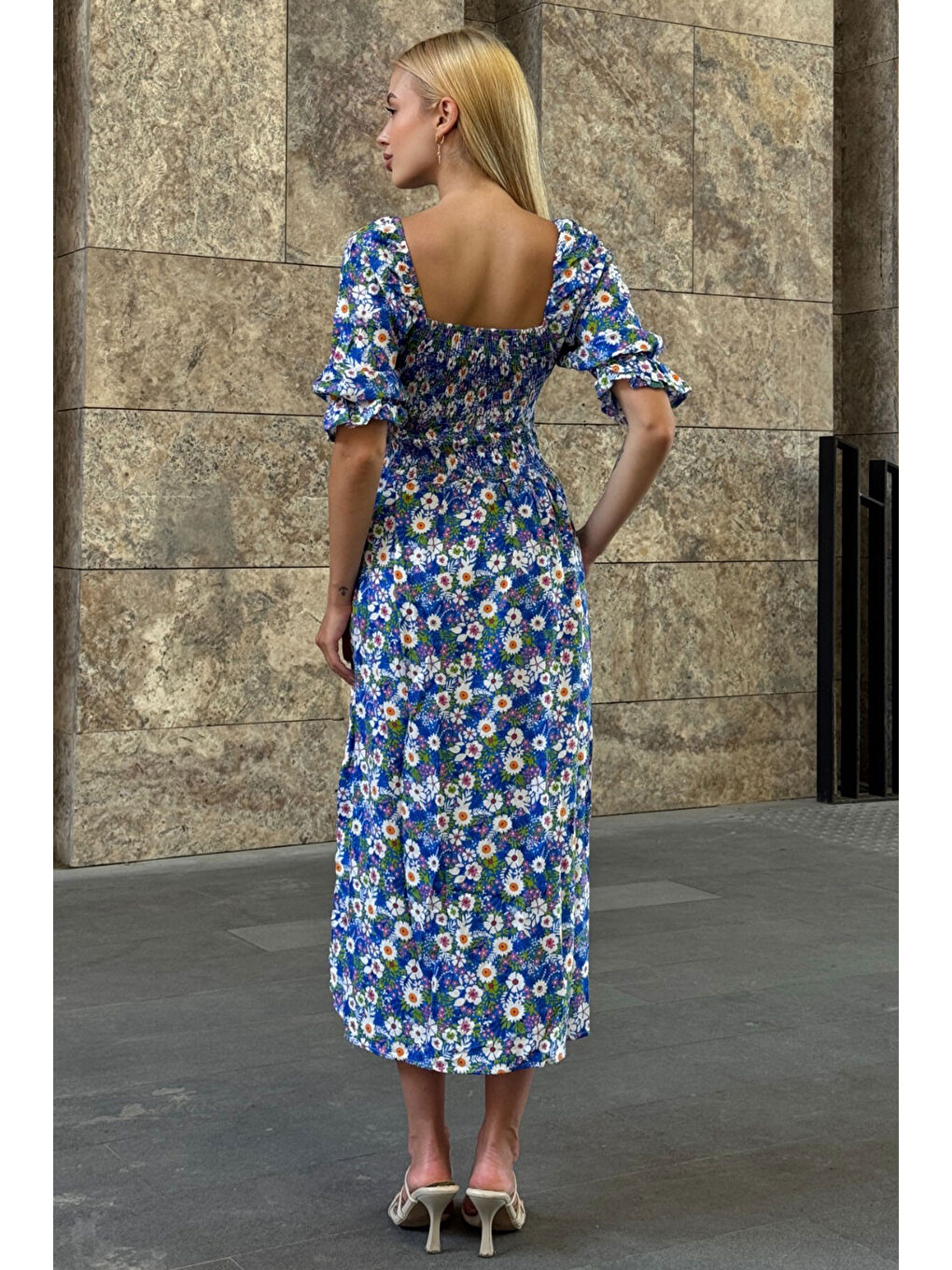 Kare Yaka Beli Gipeli Çiçek Desenli Elbise Mavi-3