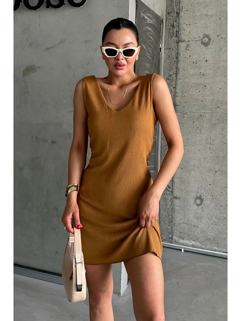 Kahverengi Kadın Camel V Yaka Rahat Kalıp Yazlık Elbise-1