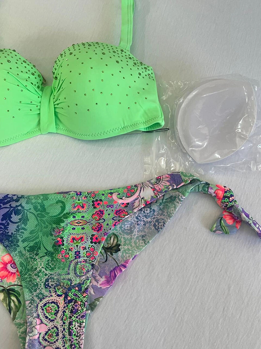 Kadın Yeşil Taş İşlemeli 3 Parça Bikini Takım HZL25S-LC3315-3