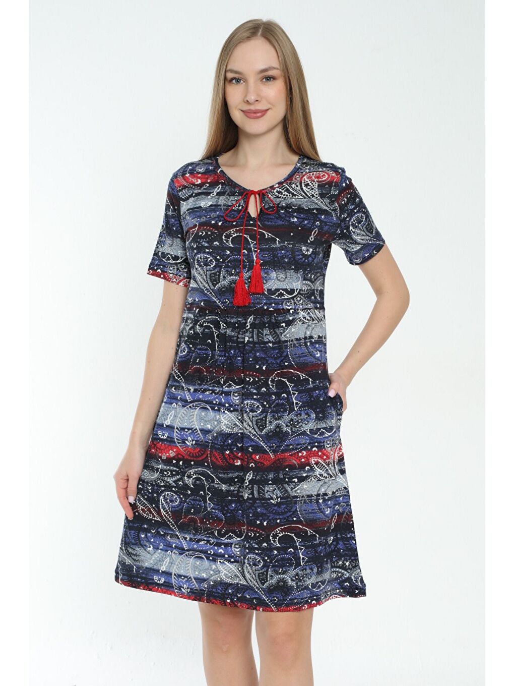 Karışık Desenli Cepli Püskül Detaylı Kısa Kollu Elbise