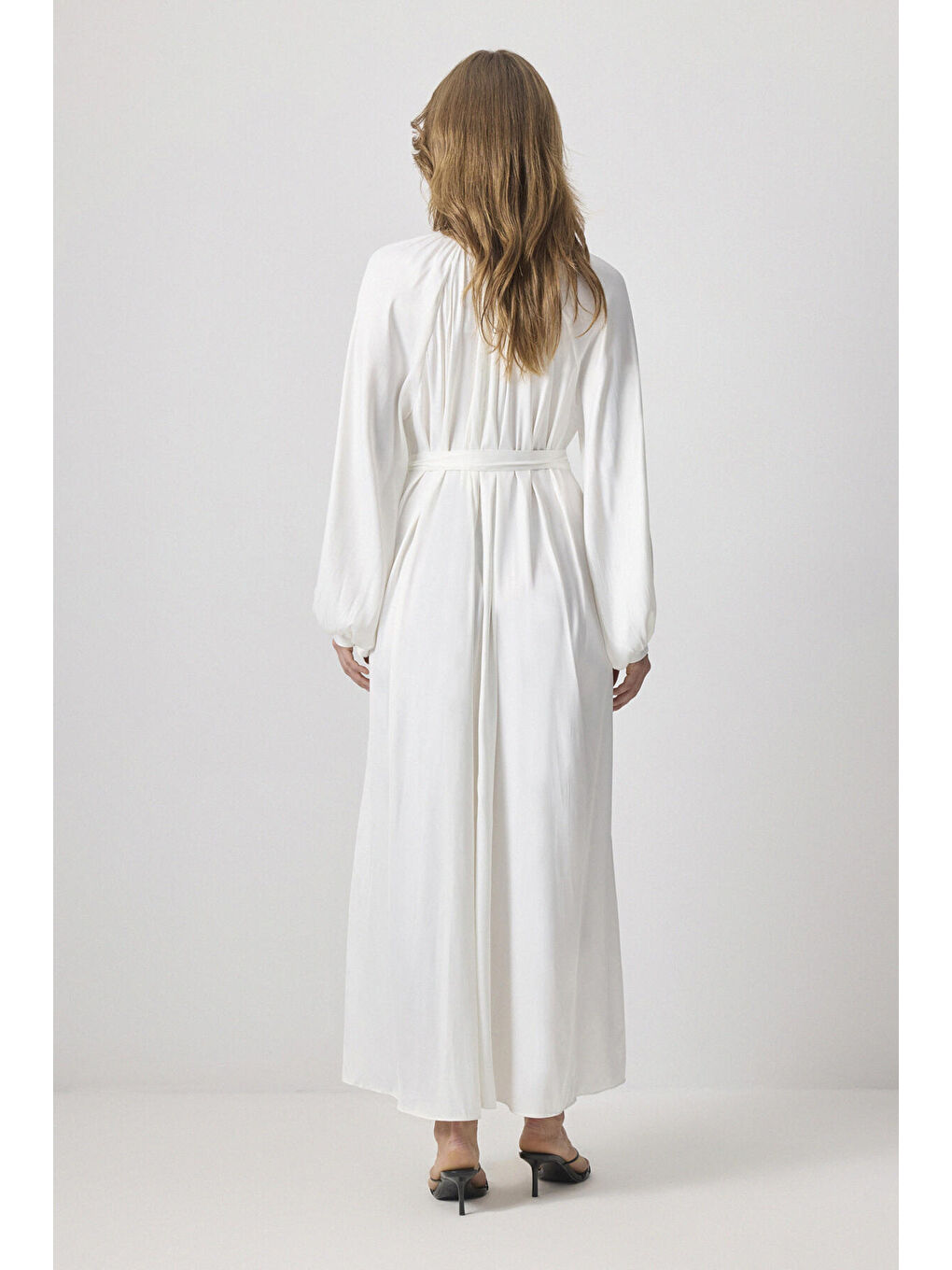 Beyaz Kuşaklı Elbise-3