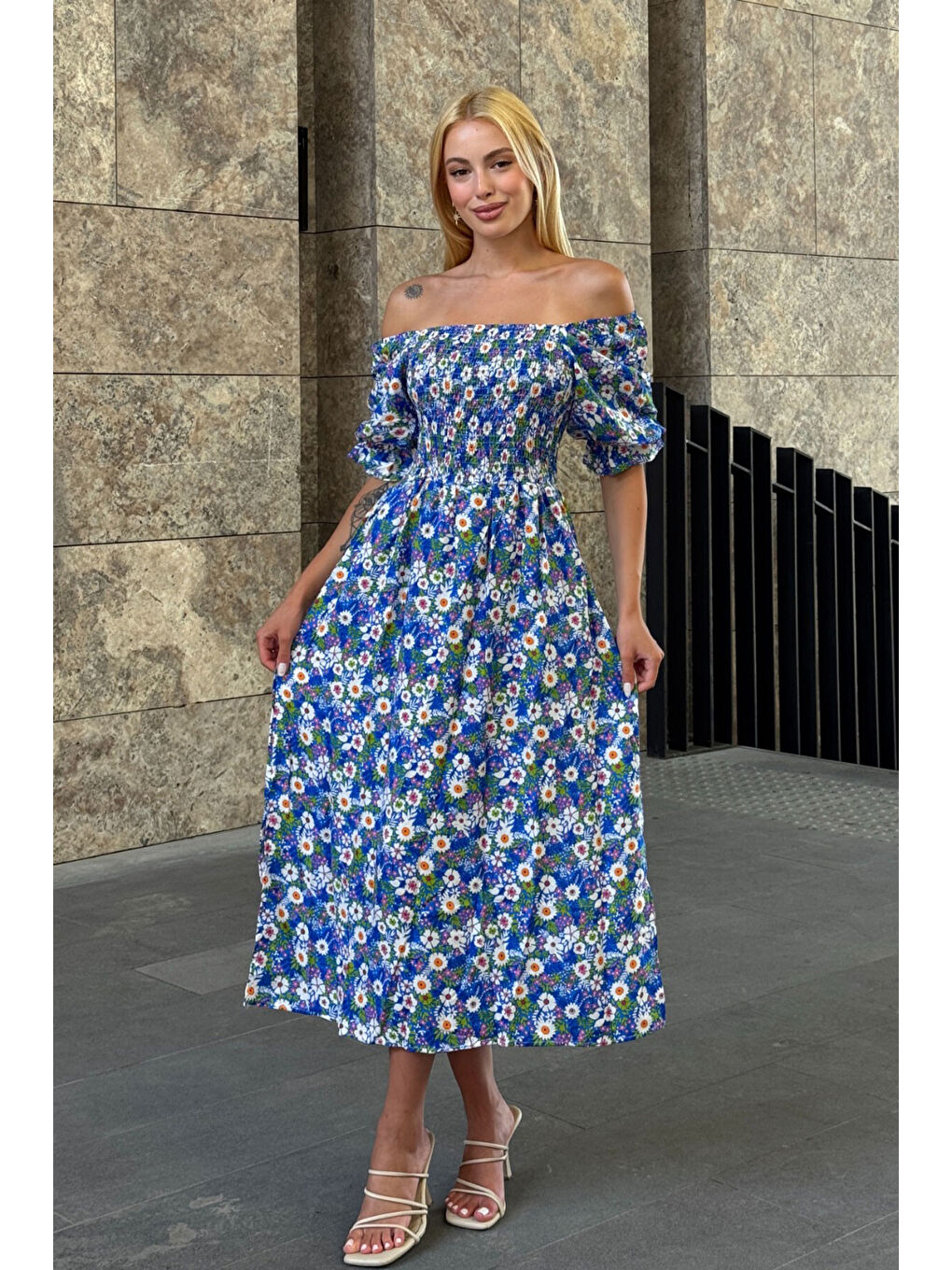 Kare Yaka Beli Gipeli Çiçek Desenli Elbise Mavi-4