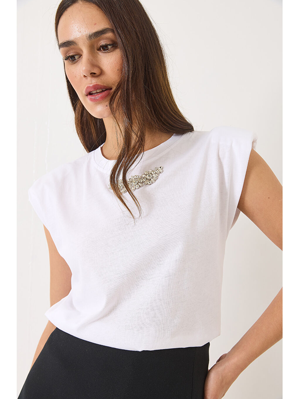 Beyaz Kadın Taş Detaylı Vatkalı Kolsuz T-Shirt-2