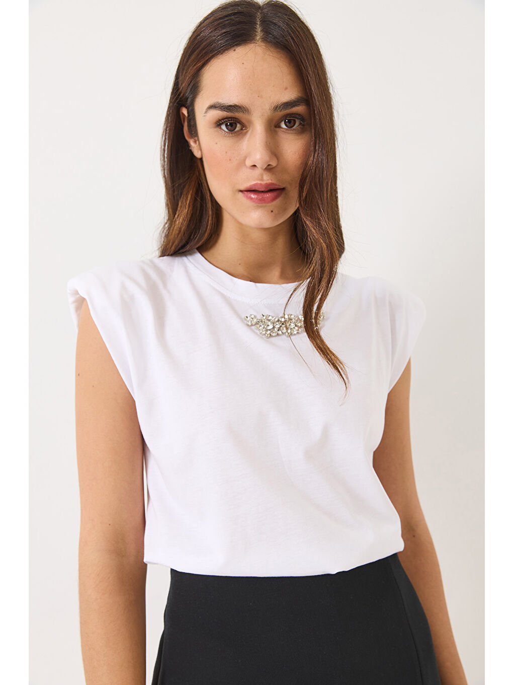Beyaz Kadın Taş Detaylı Vatkalı Kolsuz T-Shirt-3