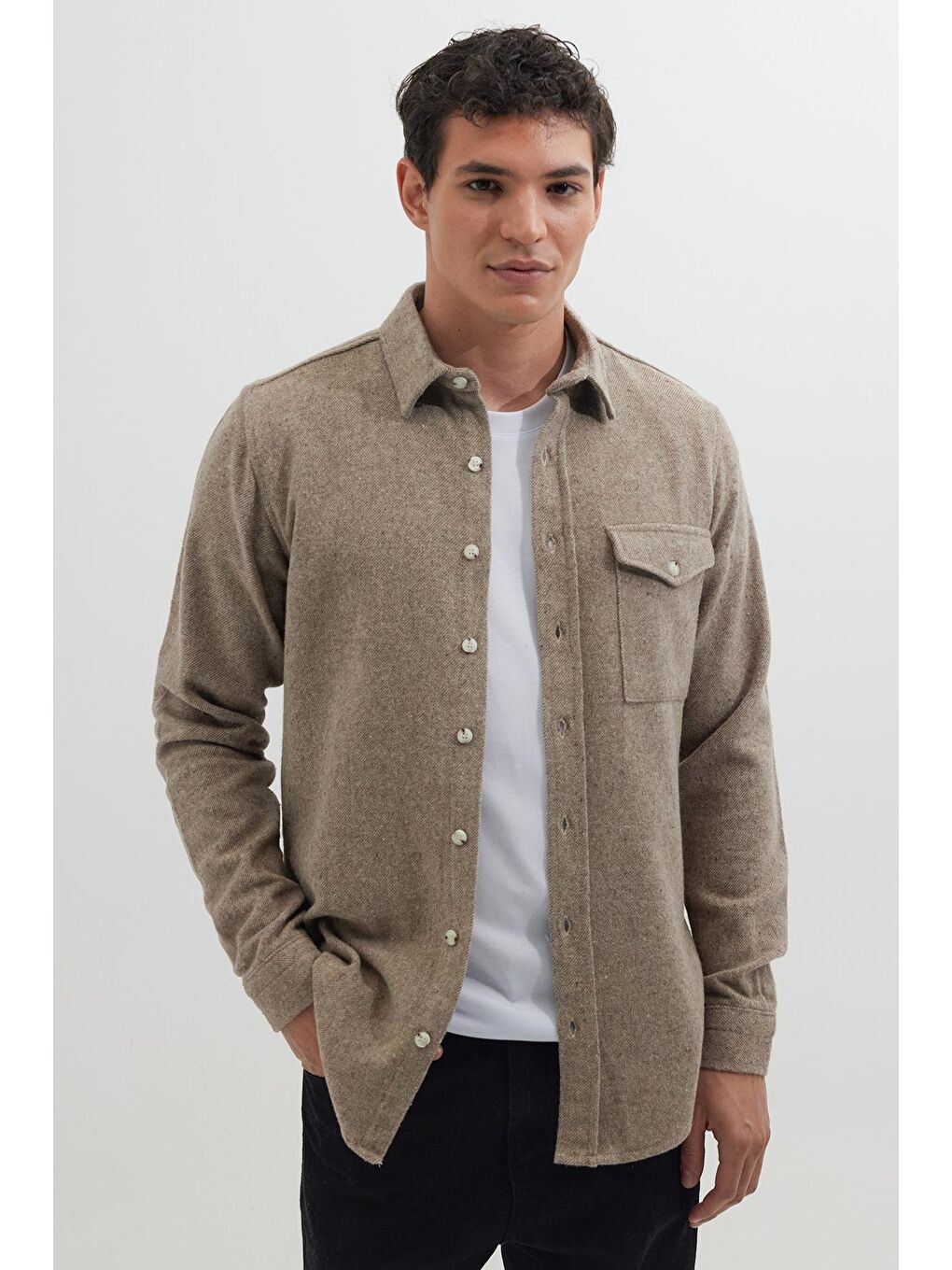 Erkek Slim Fit Tek Cep Kapaklı Düz Oduncu Spor Bej Gömlek-4