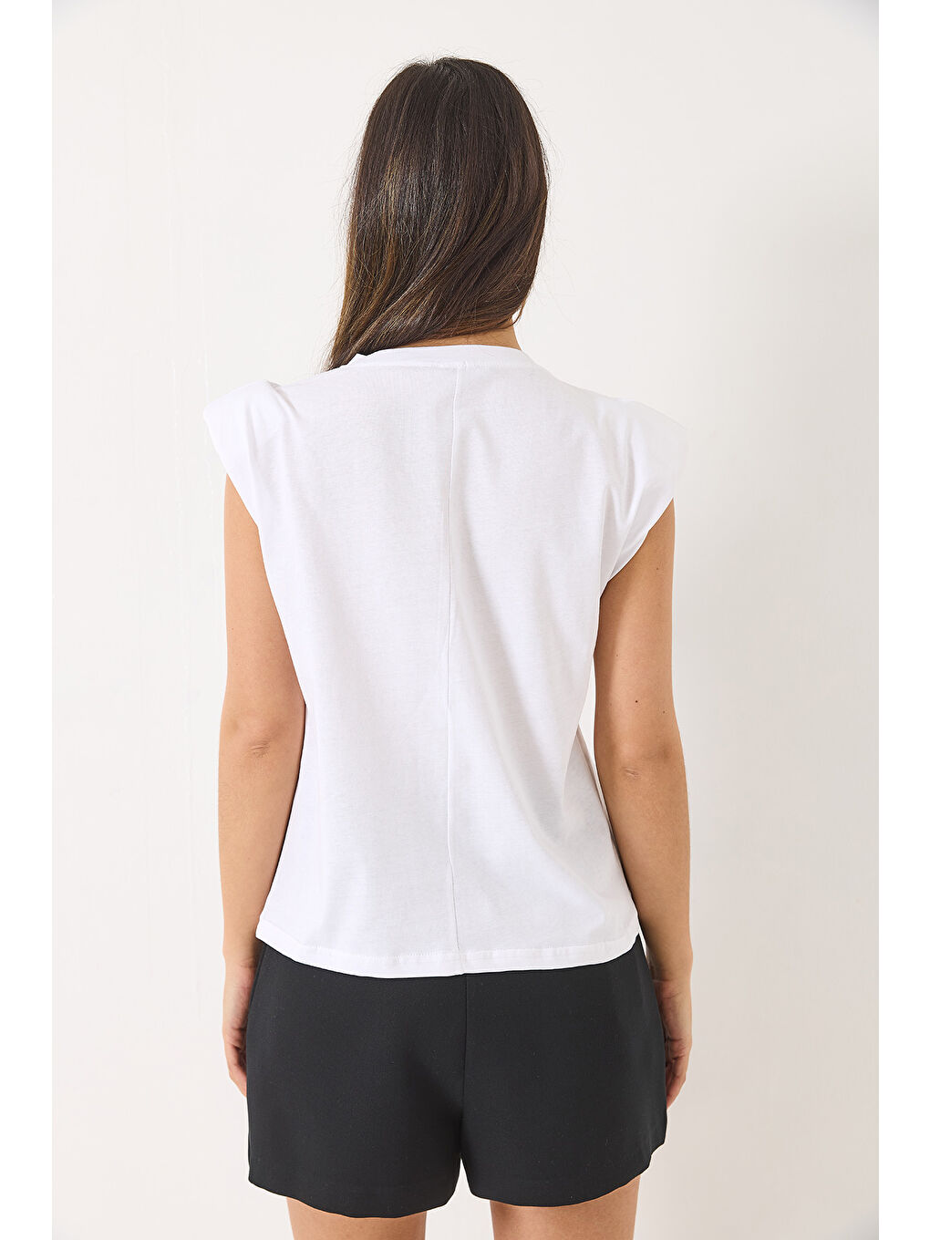 Beyaz Kadın Taş Detaylı Vatkalı Kolsuz T-Shirt-6