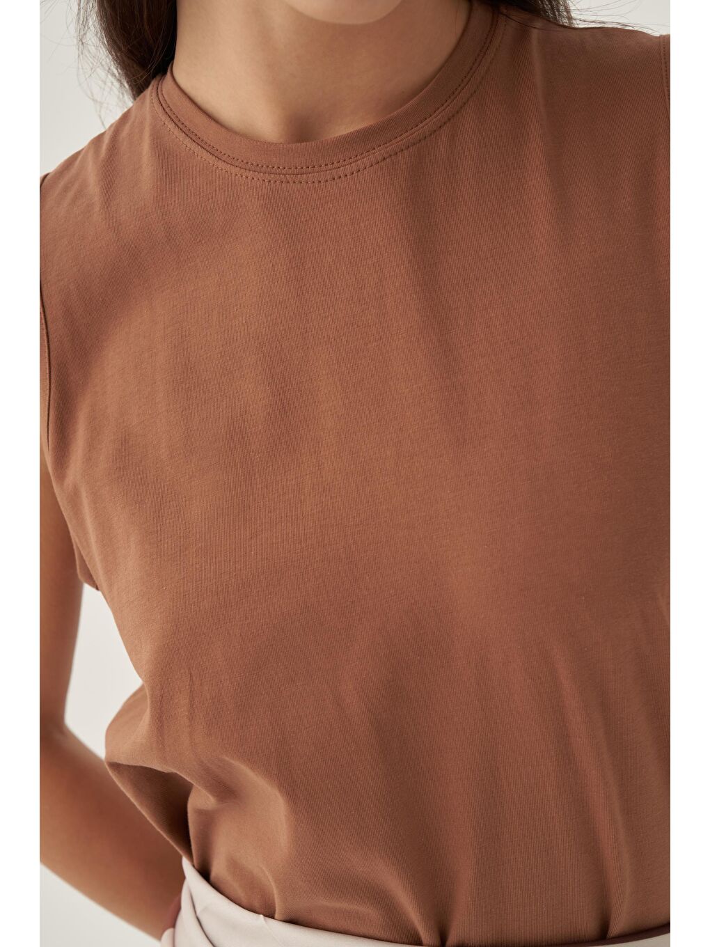 Bej Vizon-Pamuklu Bisiklet Yaka Kolsuz İçlik Elbise-4