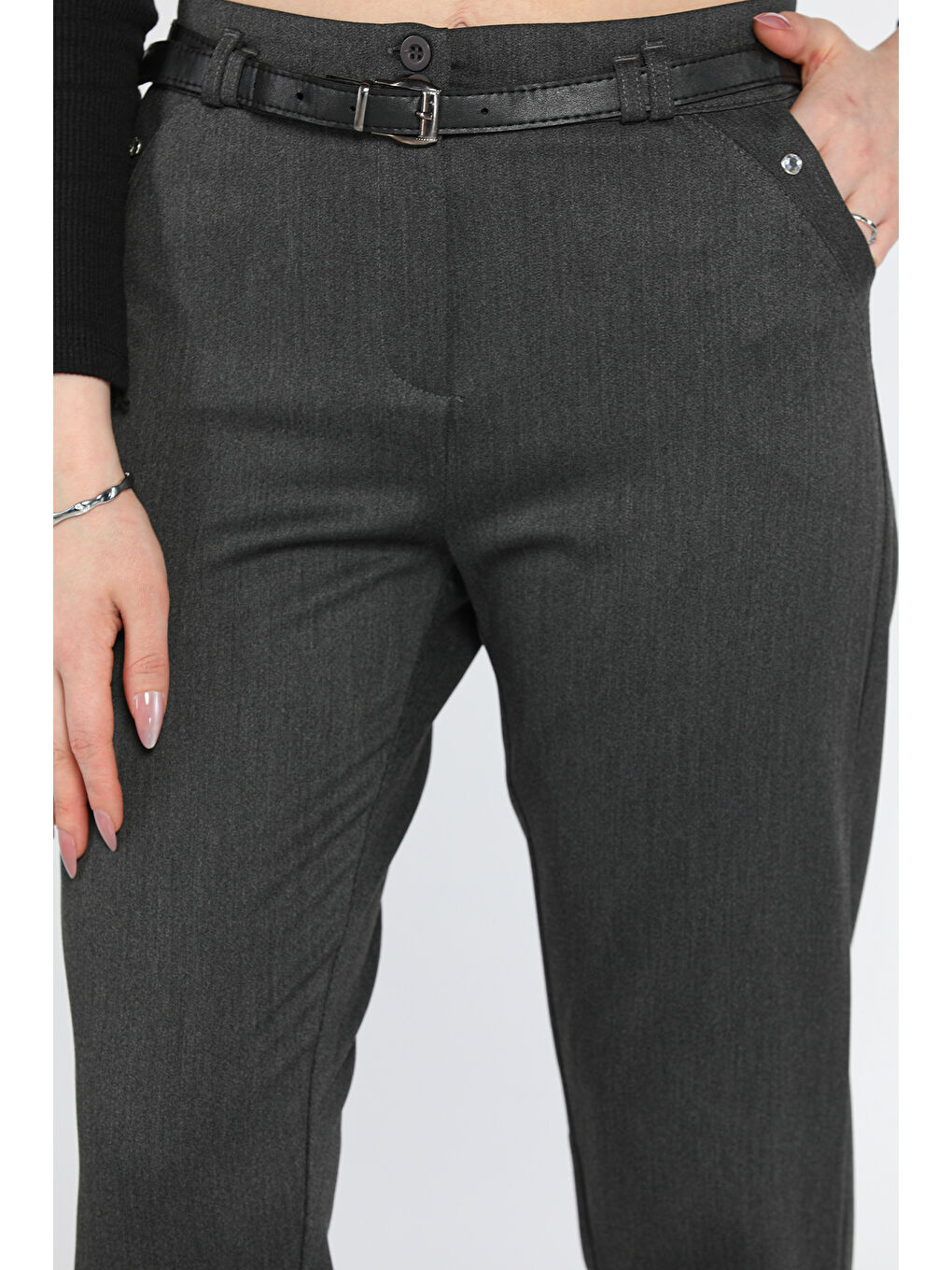 Antrasit Büyük Beden Taş Detaylı Kemerli Kadın Kumaş Pantolon-3