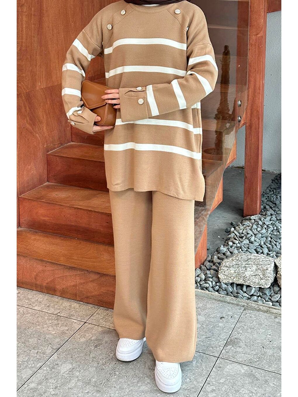 Kahverengi Omuz Ve Kol Düğme Detaylı Çizgili Triko Takım Sütlü Kahve-3