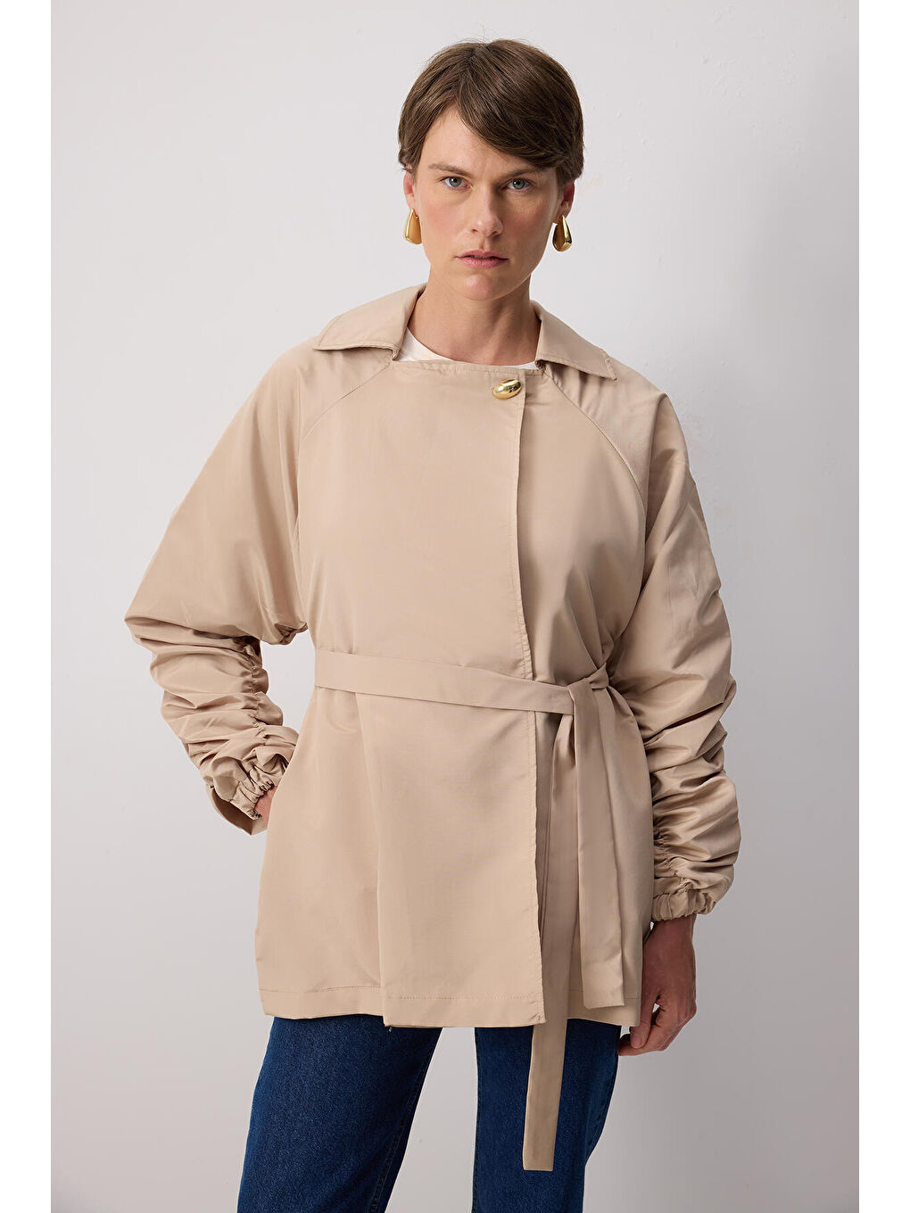 Bej Kuşaklı Kolu Büzgülü Mikro Ceket-1