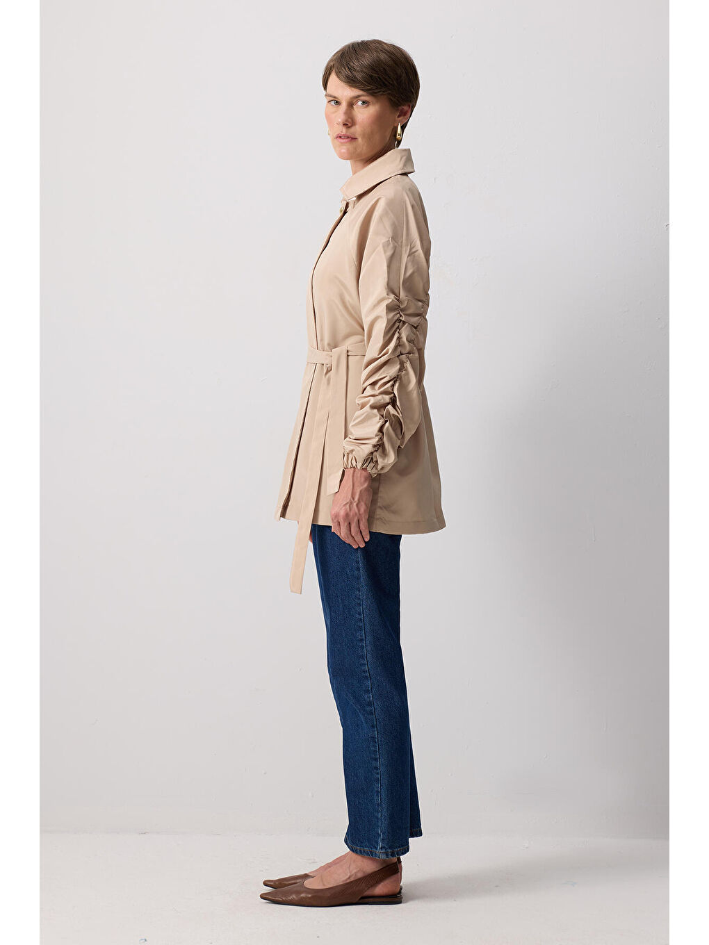 Bej Kuşaklı Kolu Büzgülü Mikro Ceket-2