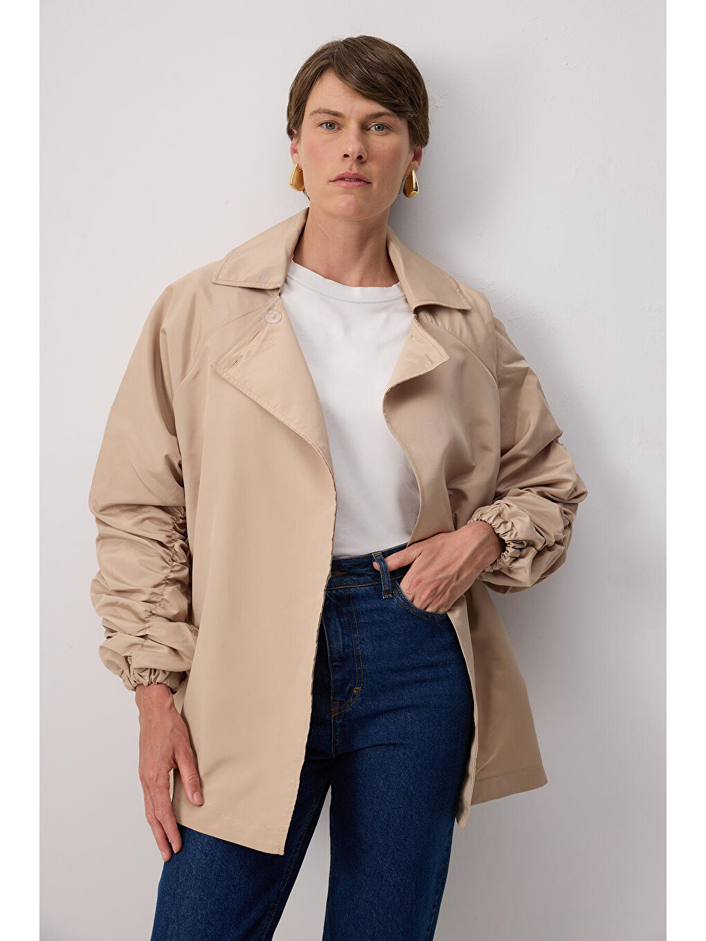 Bej Kuşaklı Kolu Büzgülü Mikro Ceket-4