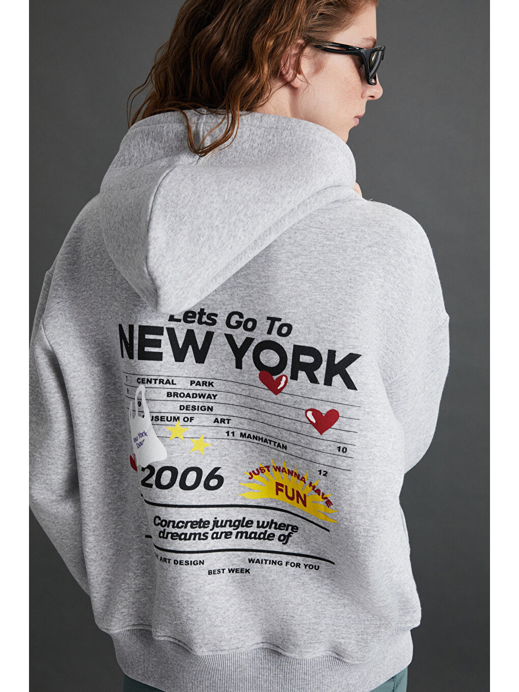 Chargelle Kadın Organik Pamuk Şardonlu Regular Şehir Temalı Baskılı Kapüşonlu Gri Melanj Sweatshirt-1