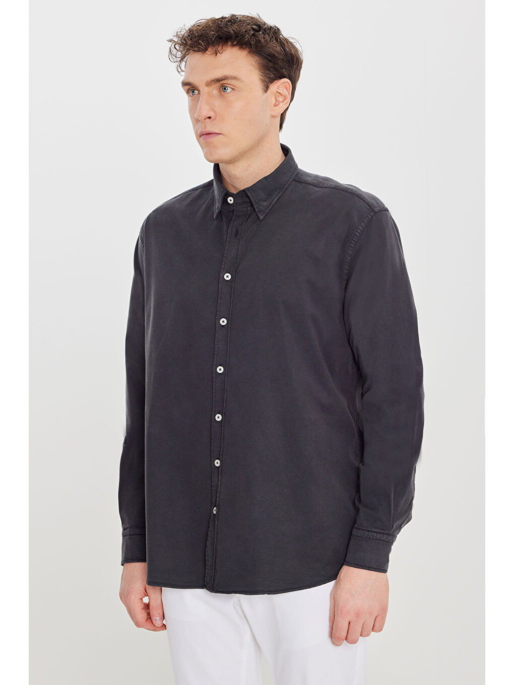 Erkek Antrasit Pamuklu Comfort Fit Rahat Kesim Gizli Düğme Yaka Gömlek-2