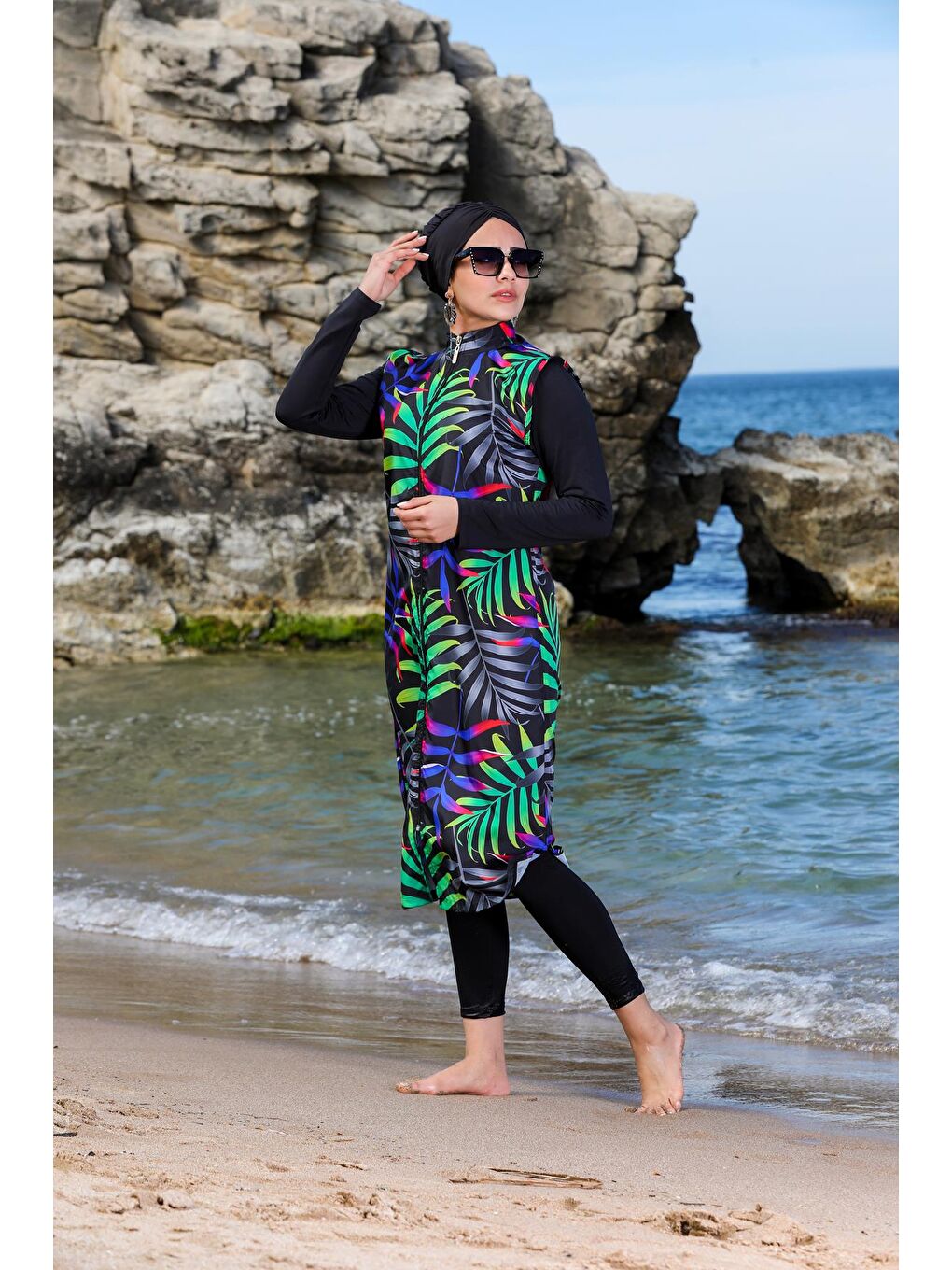 Siyah Tropikal Desenli Uzun Jile Kapalı Tesettür Mayo 2370