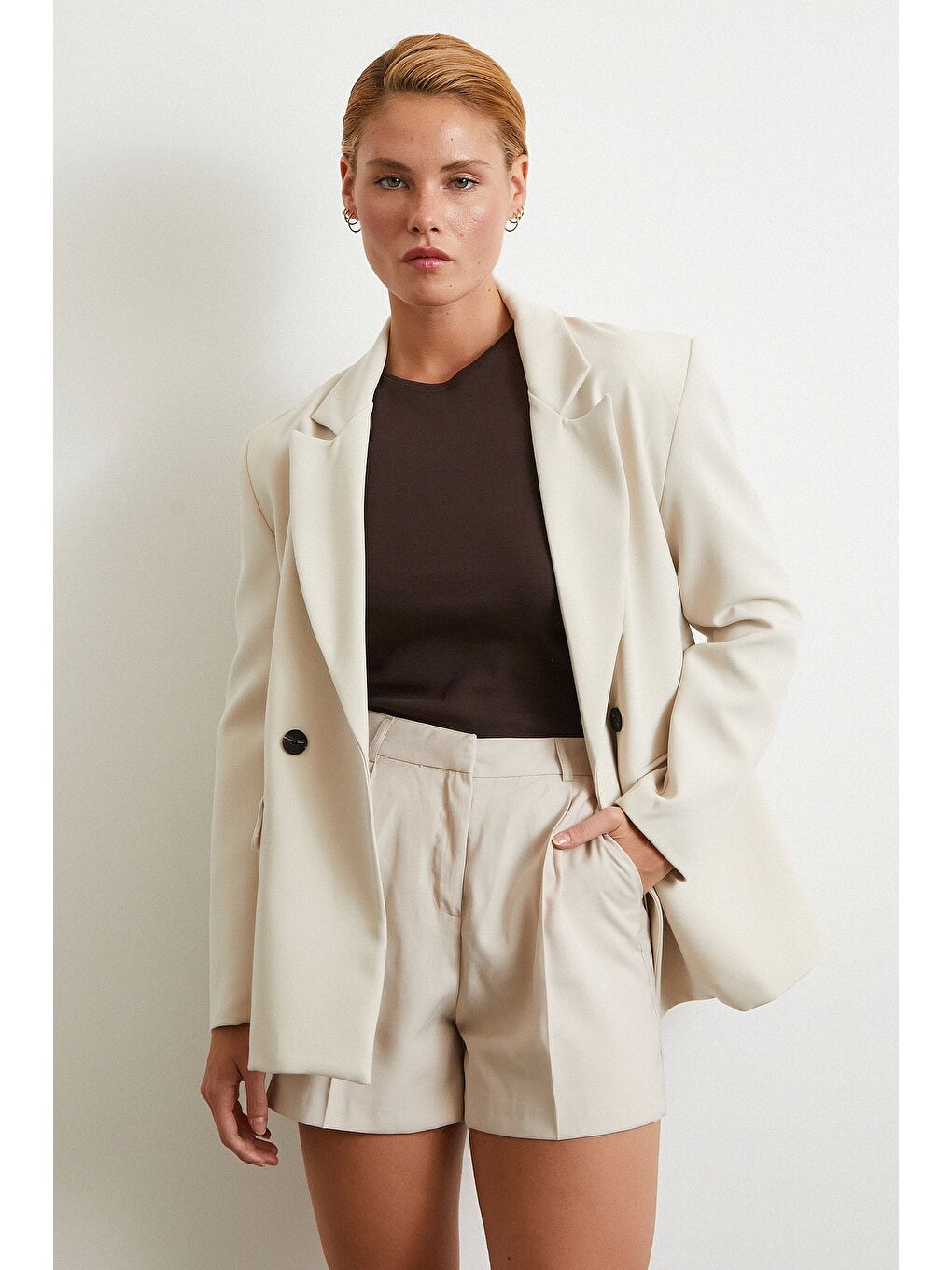 Bej Piliseli Cepli Şort Vizon-1