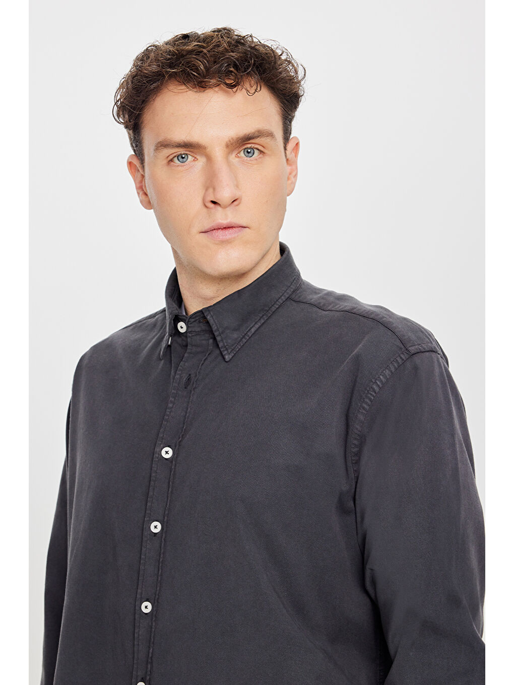 Erkek Antrasit Pamuklu Comfort Fit Rahat Kesim Gizli Düğme Yaka Gömlek-3