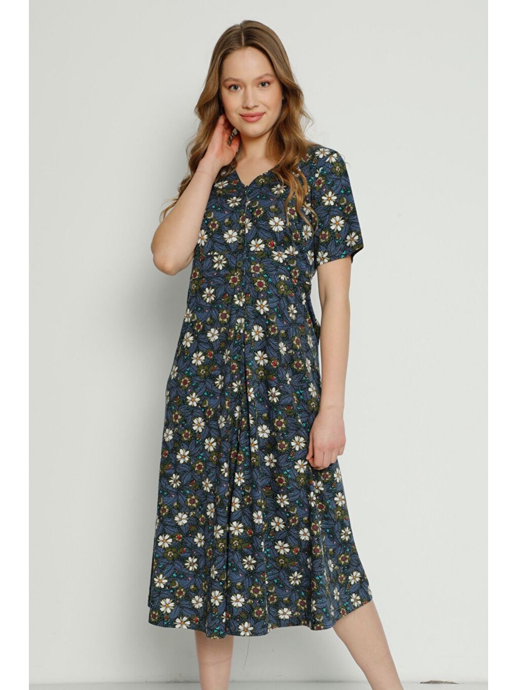 Mavi Çiçek Desenli V Yaka Sırt Dantel Detaylı Pamuklu Kısa Kollu Kadın Elbise