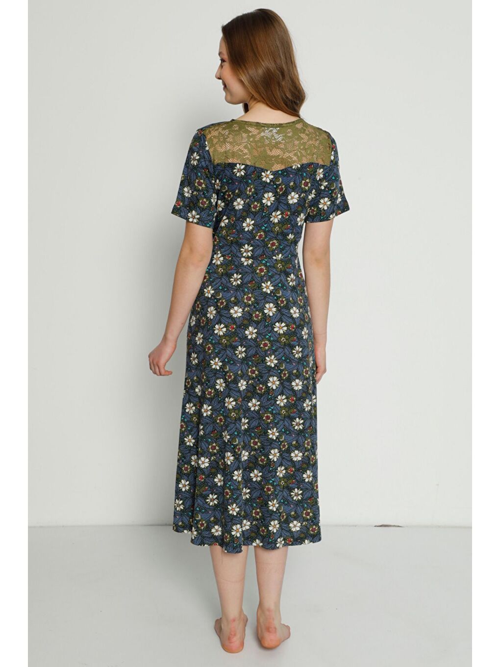 Mavi Çiçek Desenli V Yaka Sırt Dantel Detaylı Pamuklu Kısa Kollu Kadın Elbise-4