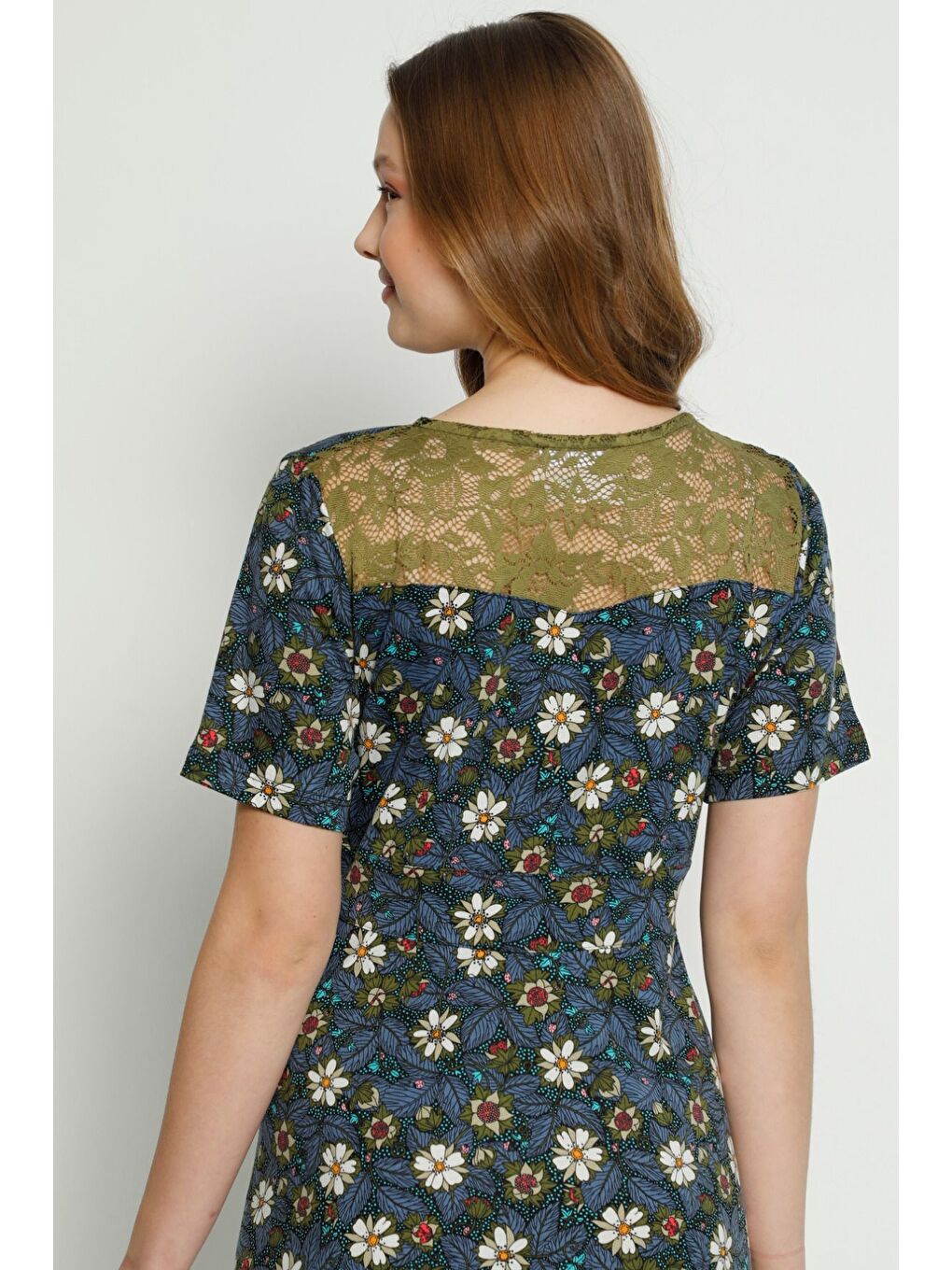 Mavi Çiçek Desenli V Yaka Sırt Dantel Detaylı Pamuklu Kısa Kollu Kadın Elbise-5