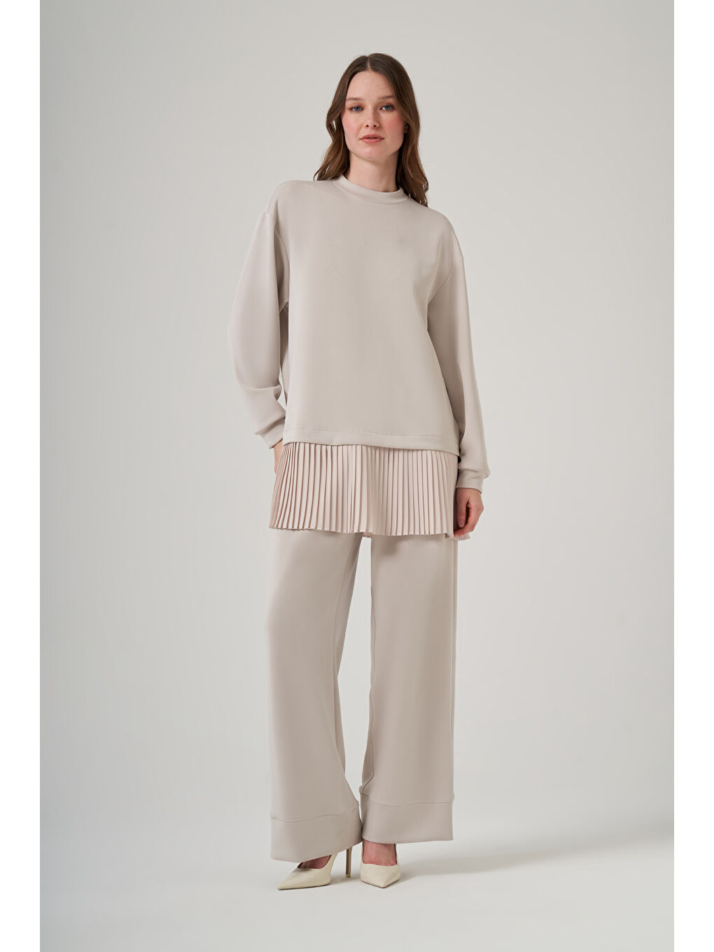 Bej Tuniğin Etek Ucu Piliseli Pantolonlu Takım 1079 Taş