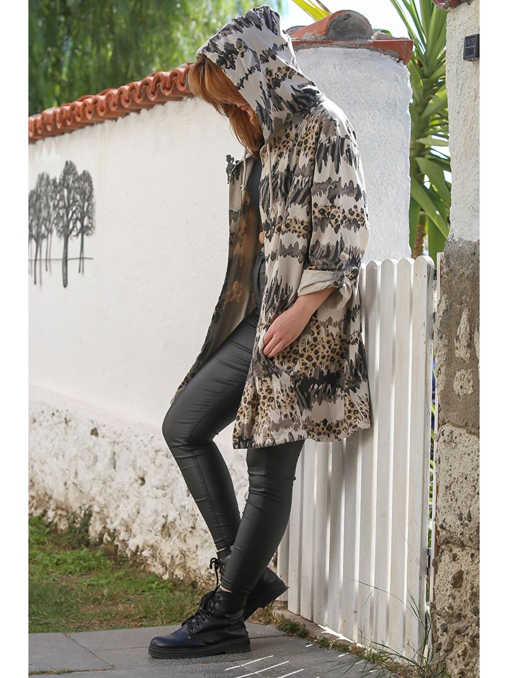 İtalyan Bej-Antrasit Kapüşonlu Düğmeli Uzun Kollu Leopar Desen Cepli İnce Casual Dokuma Ceket 88 72-1
