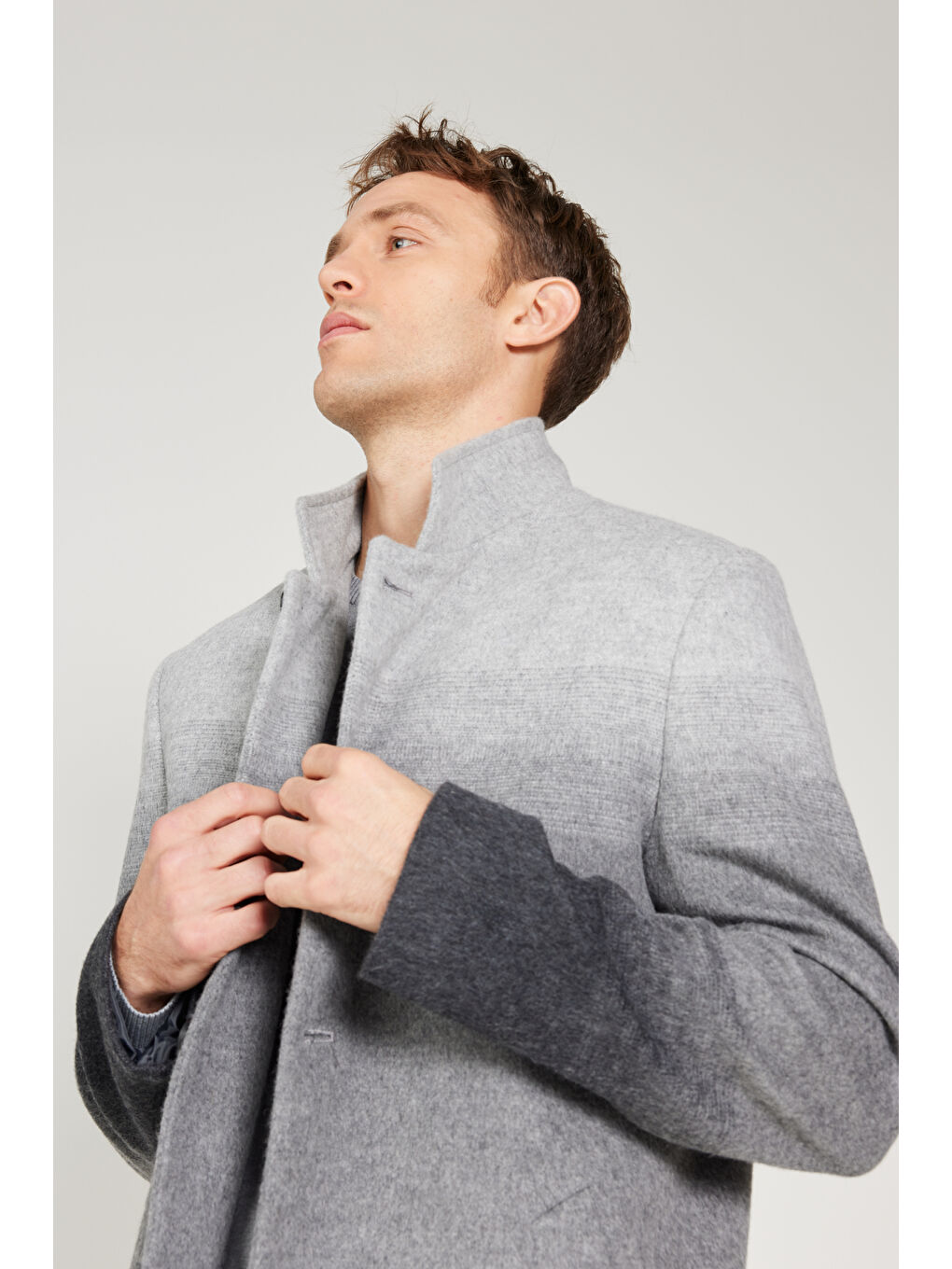 Erkek Gri Standart Fit Normal Kesim Dik Yaka Desenli Palto-4