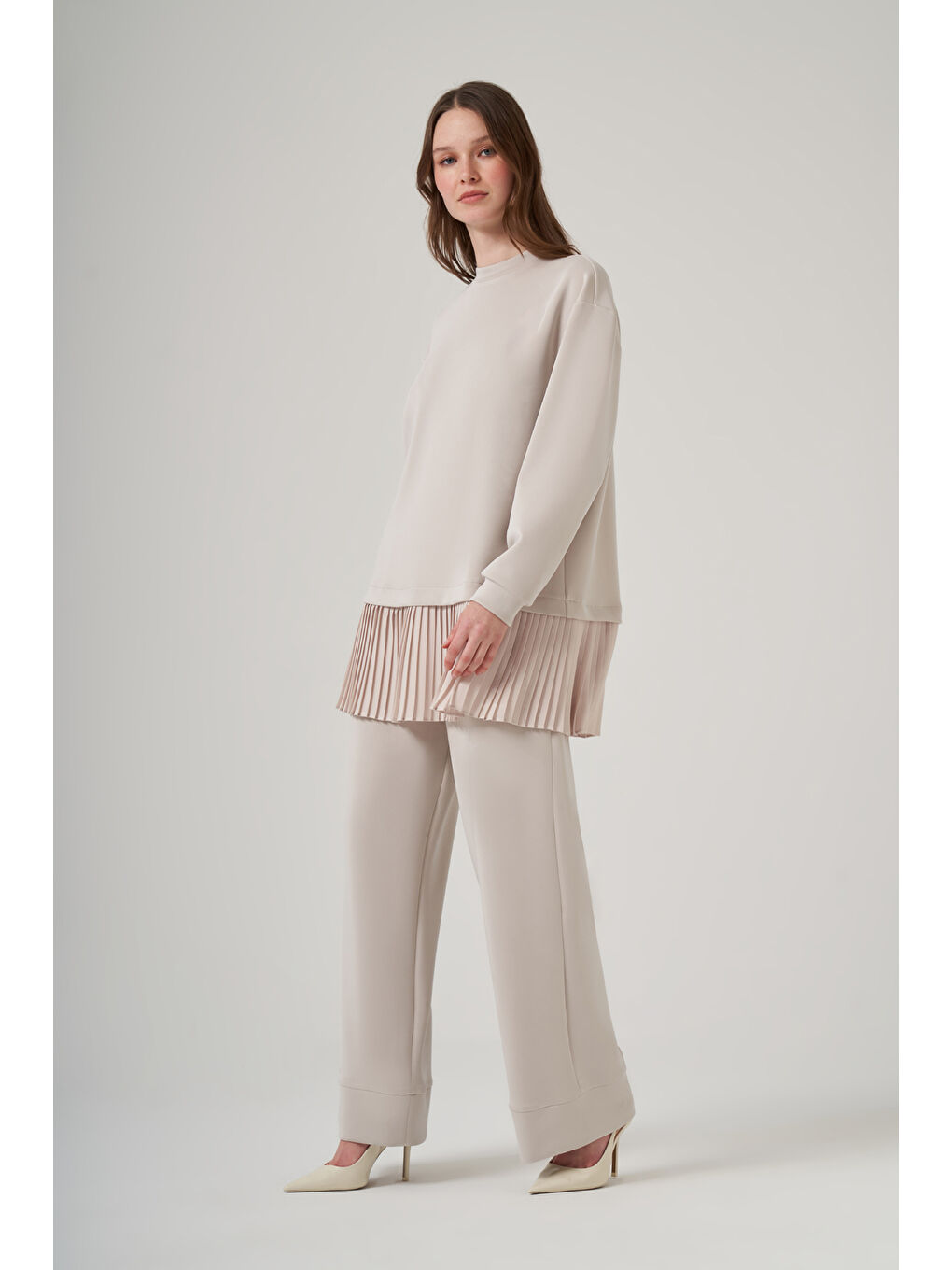 Bej Tuniğin Etek Ucu Piliseli Pantolonlu Takım 1079 Taş-3