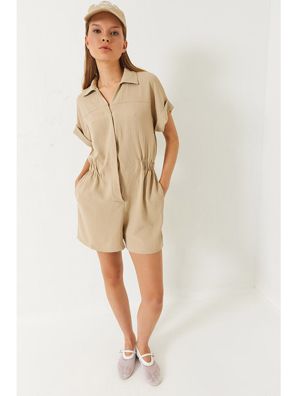 Bej Kadın Beli Lastikli Cepli Kısa Kollu Yakalı Şortlu Tulum