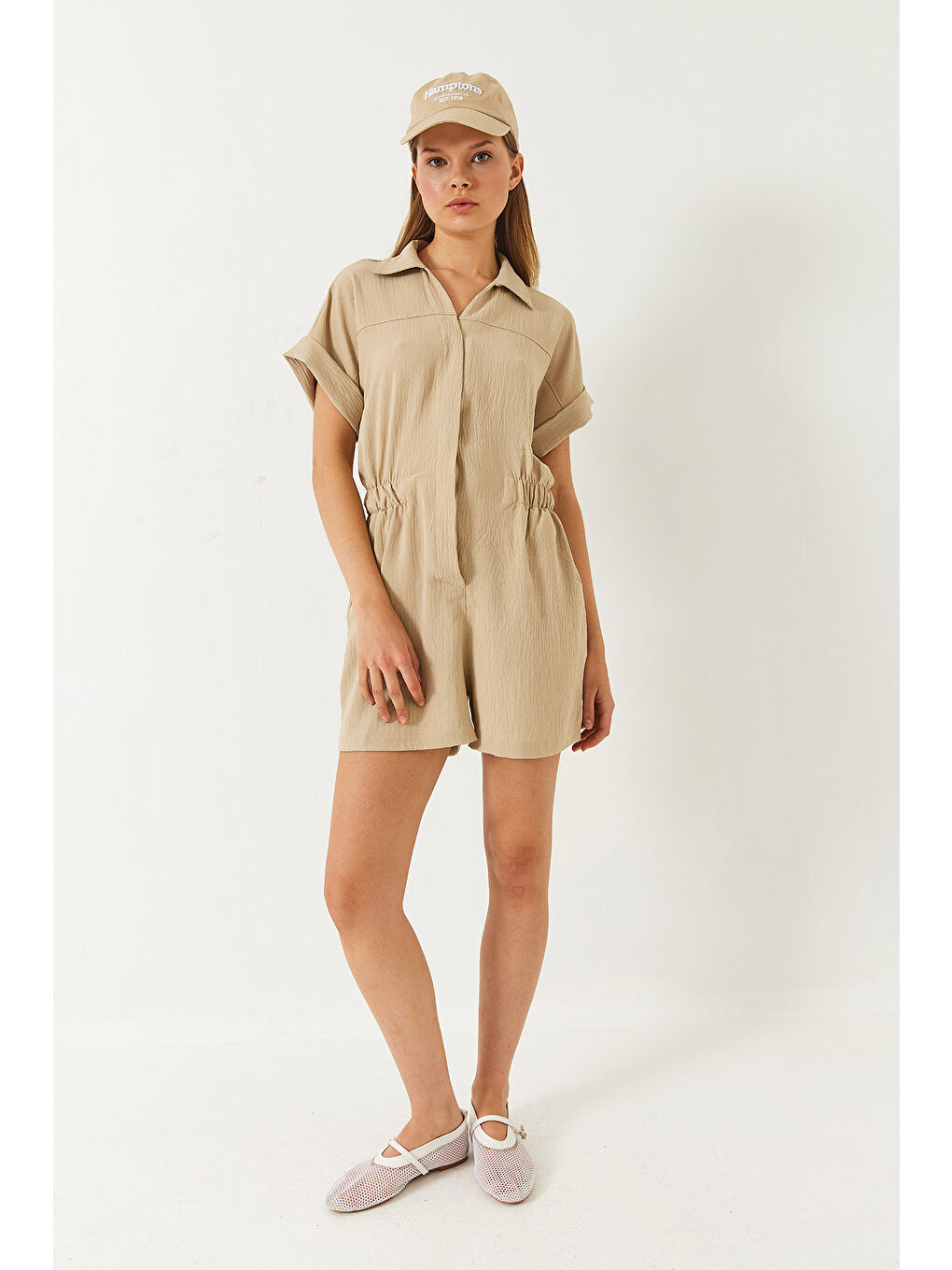 Bej Kadın Beli Lastikli Cepli Kısa Kollu Yakalı Şortlu Tulum-1