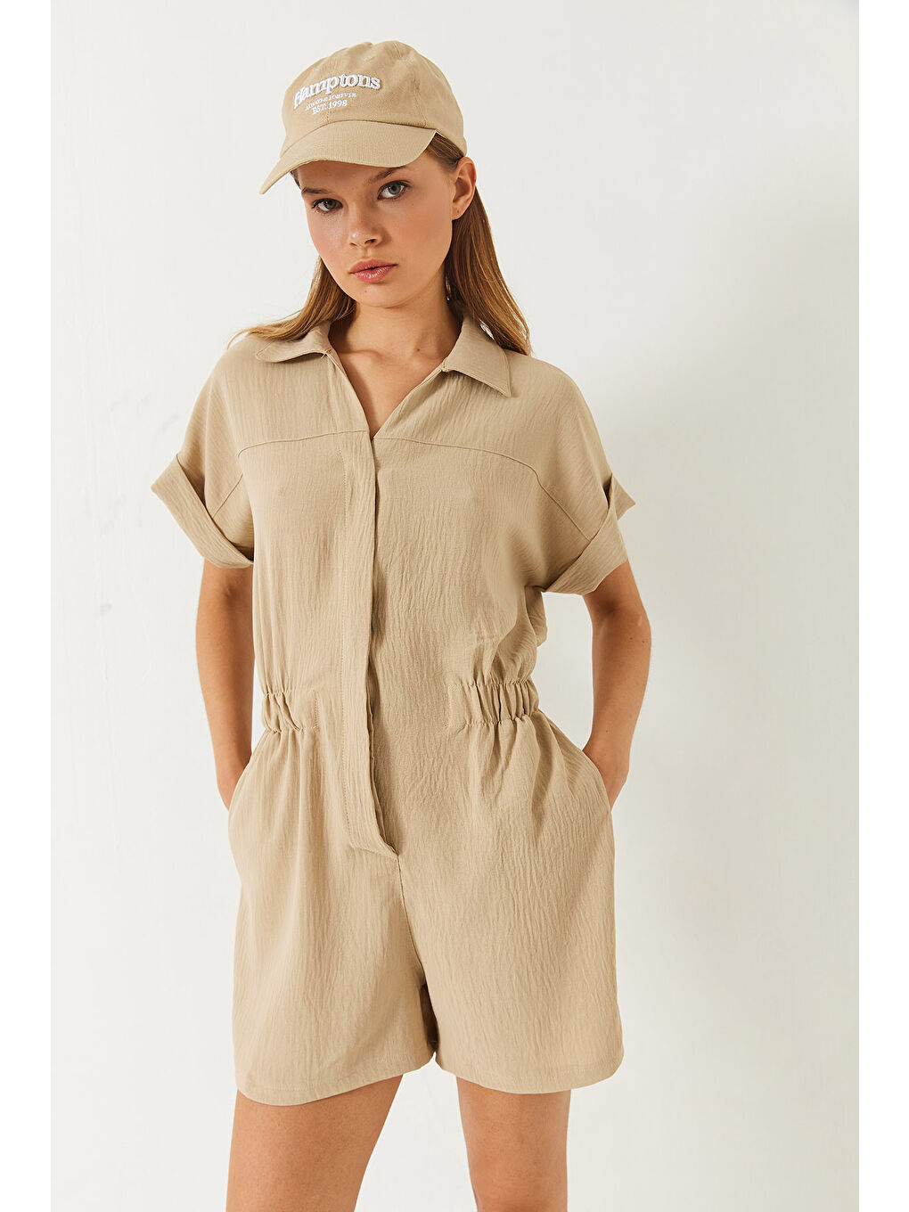 Bej Kadın Beli Lastikli Cepli Kısa Kollu Yakalı Şortlu Tulum-4