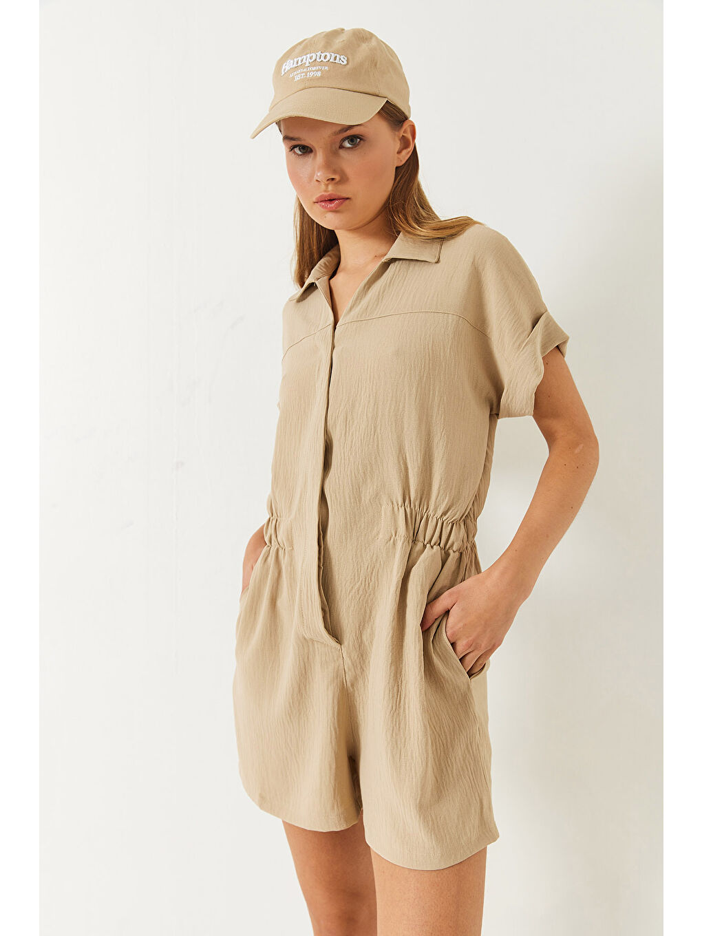 Bej Kadın Beli Lastikli Cepli Kısa Kollu Yakalı Şortlu Tulum-5