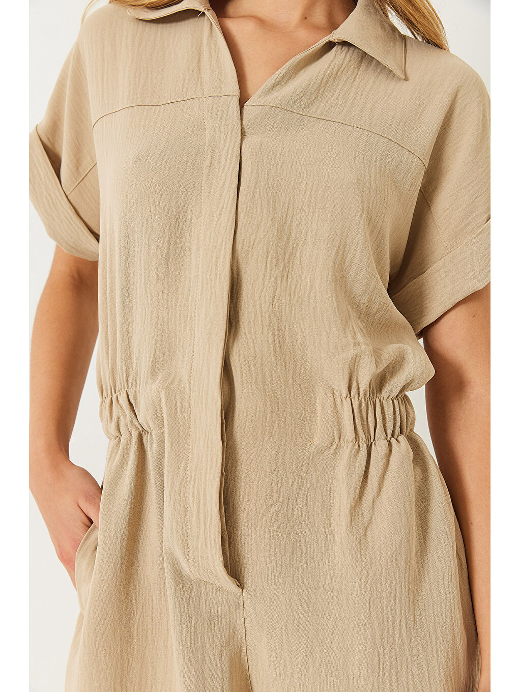 Bej Kadın Beli Lastikli Cepli Kısa Kollu Yakalı Şortlu Tulum-6