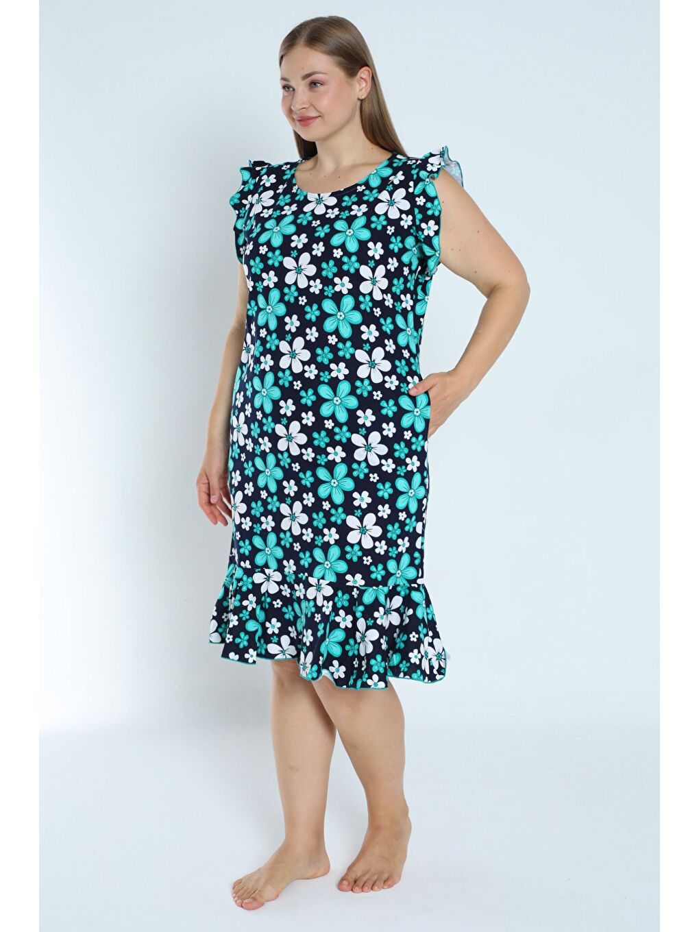 Siyah Kadın Büyük Beden Desenli %100 Pamuk Cepli Kolu ve Eteği Fırfırlı Elbise-1