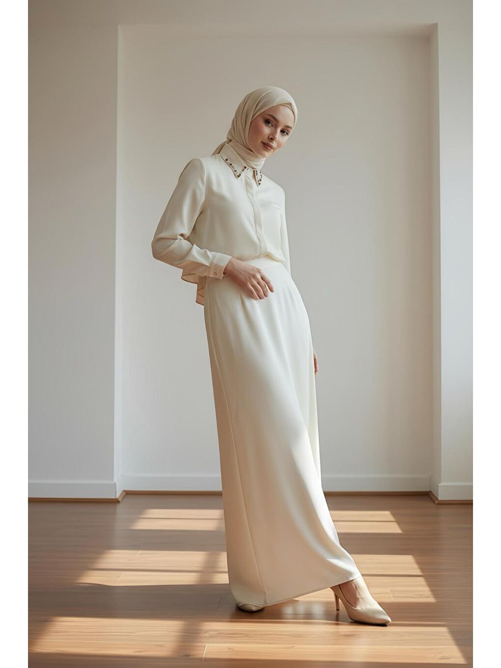 Bej Yakası Taşlı Basic İç Göstermeyen Gömlek-2