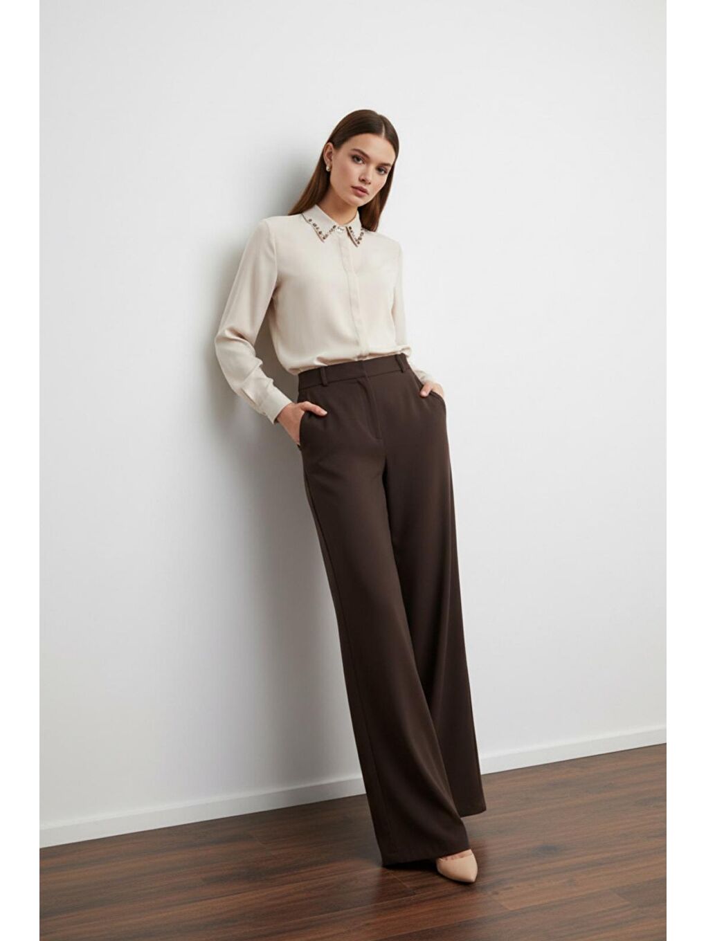 Bej Yakası Taşlı Basic İç Göstermeyen Gömlek-3