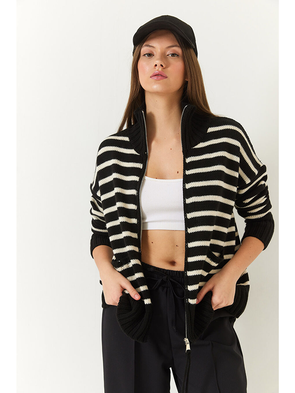Siyah Kadın Çizgili Fermuarlı Triko Hırka-1