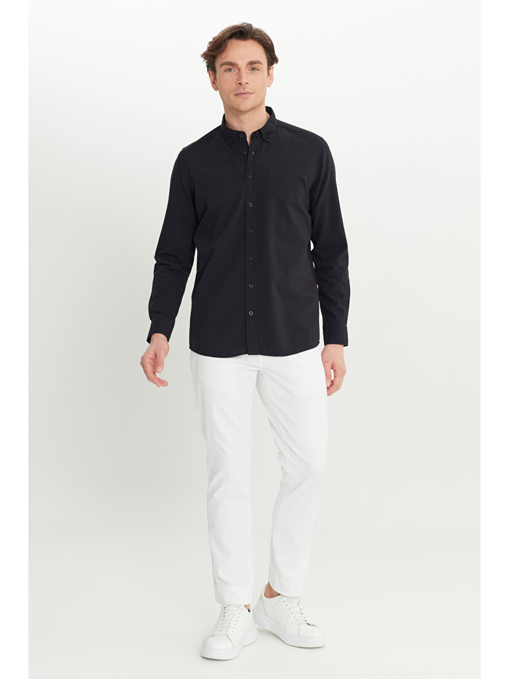 Erkek Siyah %100 Pamuk Slim Fit Dar Kesim Düğmeli Yaka Gofre Desenli Gömlek-1