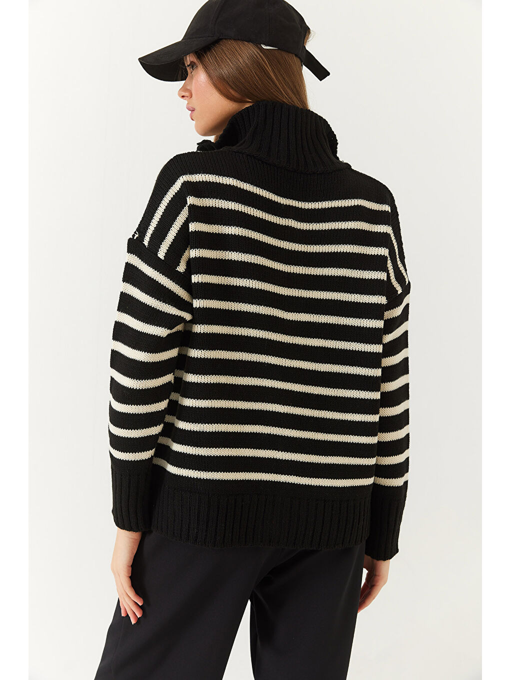 Siyah Kadın Çizgili Fermuarlı Triko Hırka-5