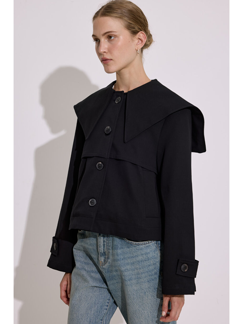 Geniş Yaka Kısa Trençkot Siyah-3