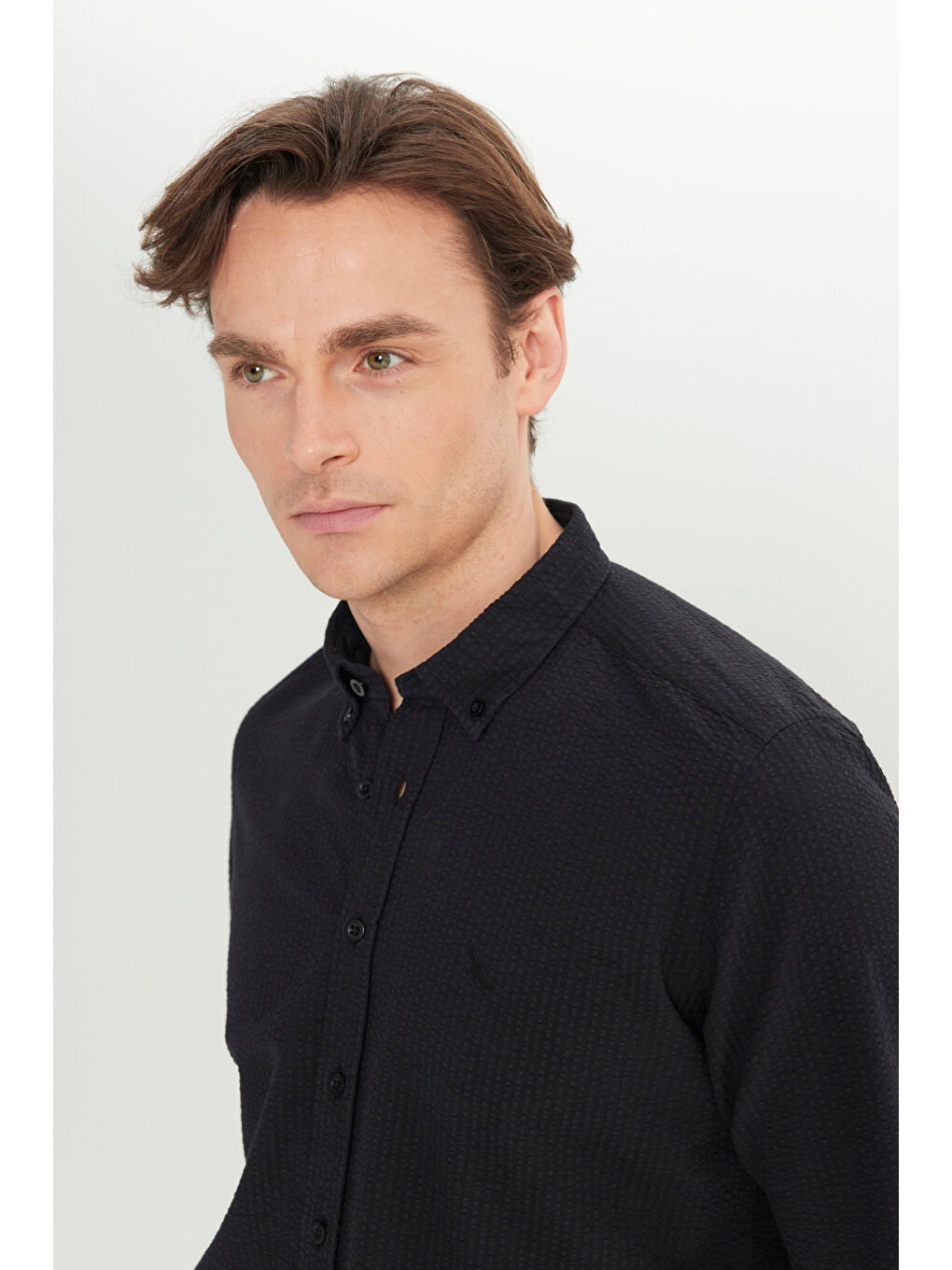 Erkek Siyah %100 Pamuk Slim Fit Dar Kesim Düğmeli Yaka Gofre Desenli Gömlek-3