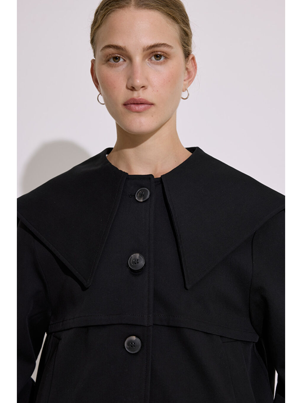 Geniş Yaka Kısa Trençkot Siyah-4