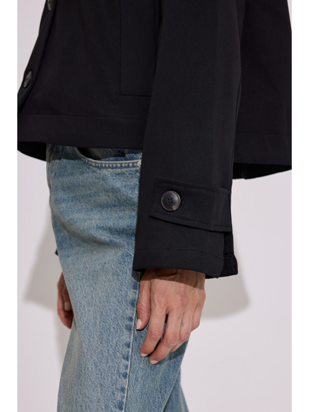 Geniş Yaka Kısa Trençkot Siyah-5