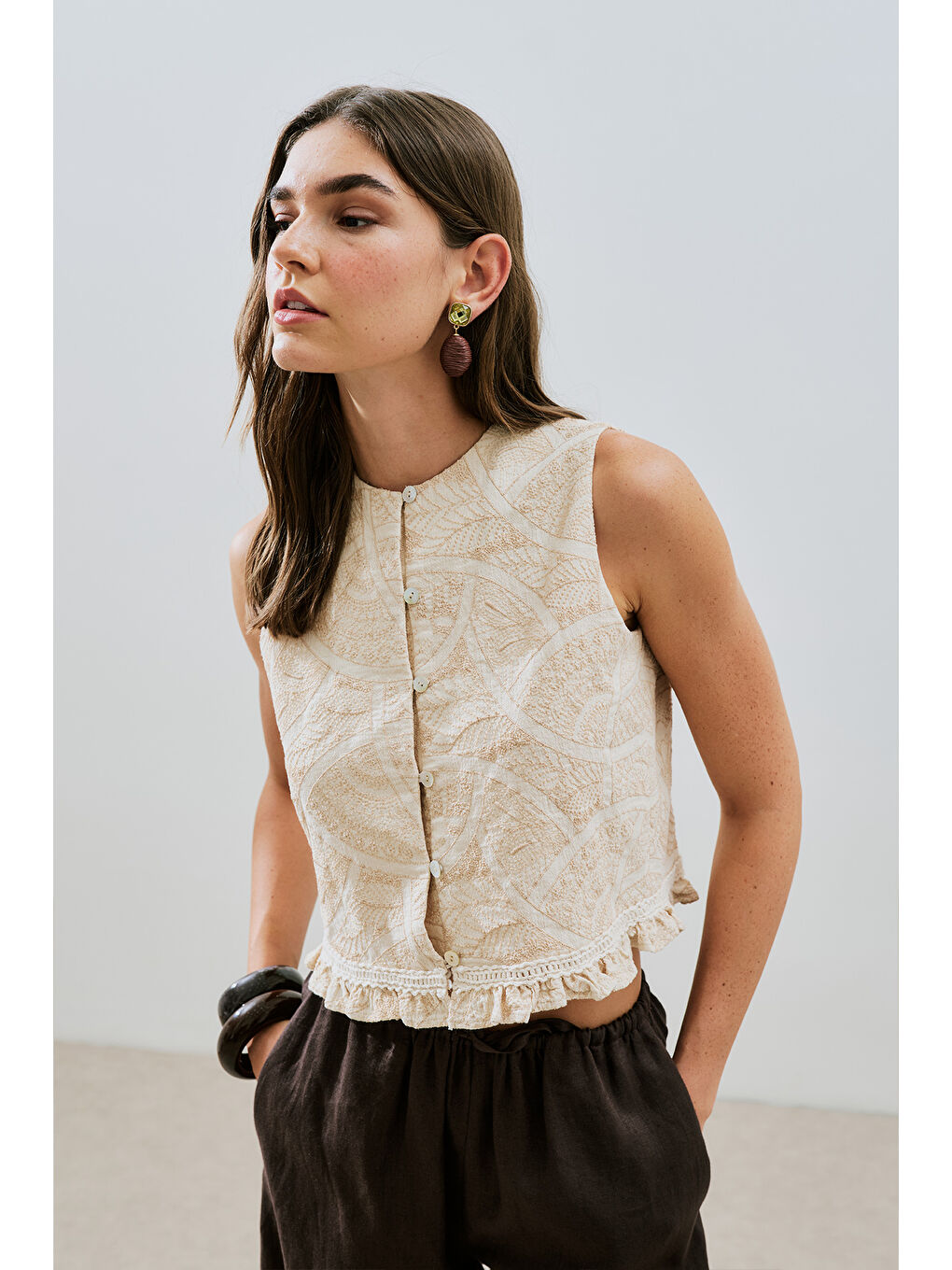 Bej Dokulu Nakışlı Yelek Natural-2