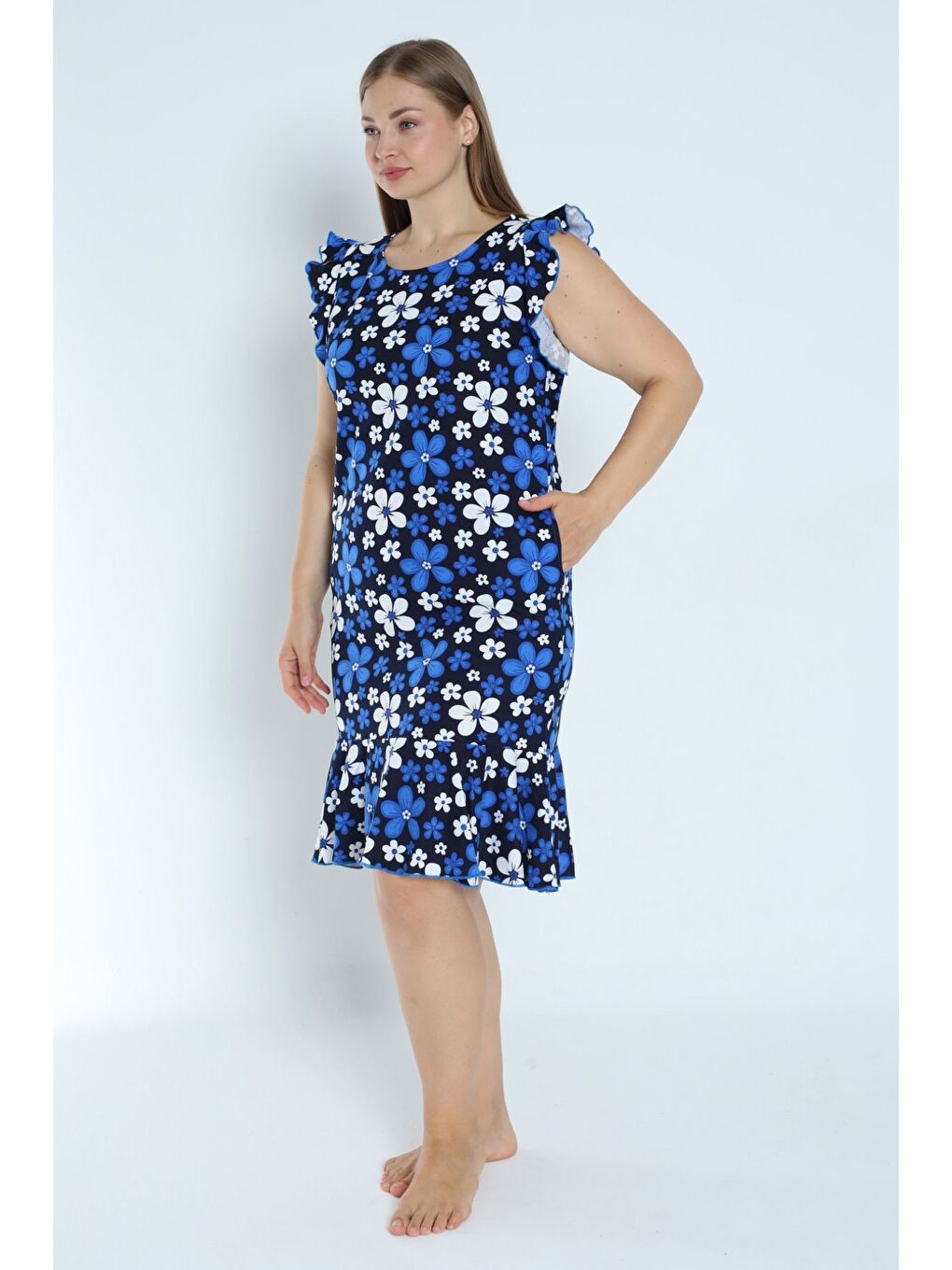 Büyük Beden Desenli Lacivert %100 Pamuk Cepli Kolu Ve Eteği Fırfırlı Askılı Elbise-3