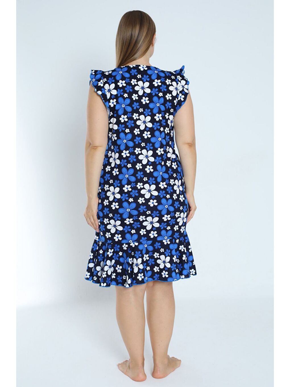 Büyük Beden Desenli Lacivert %100 Pamuk Cepli Kolu Ve Eteği Fırfırlı Askılı Elbise-4