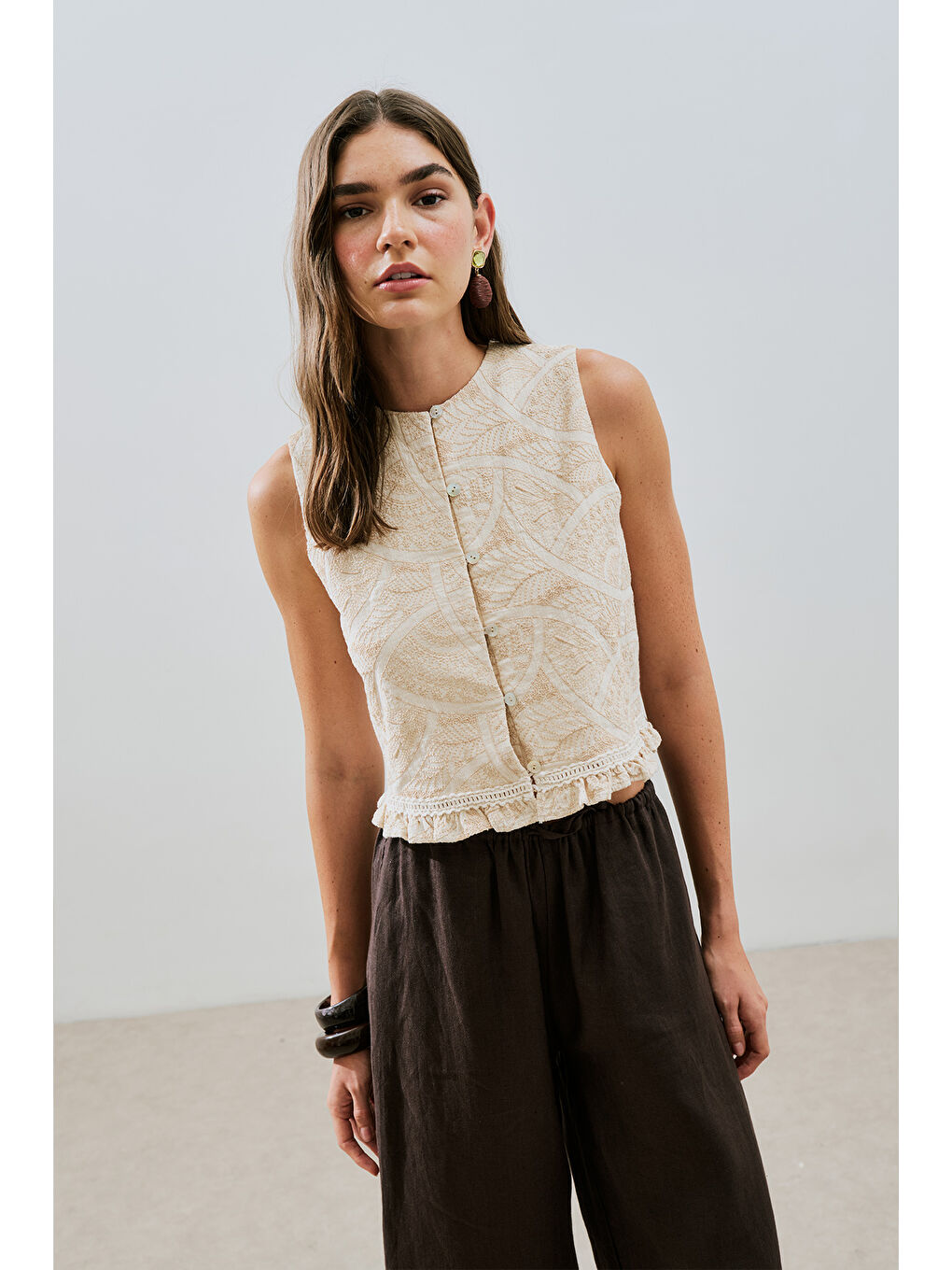 Bej Dokulu Nakışlı Yelek Natural-4